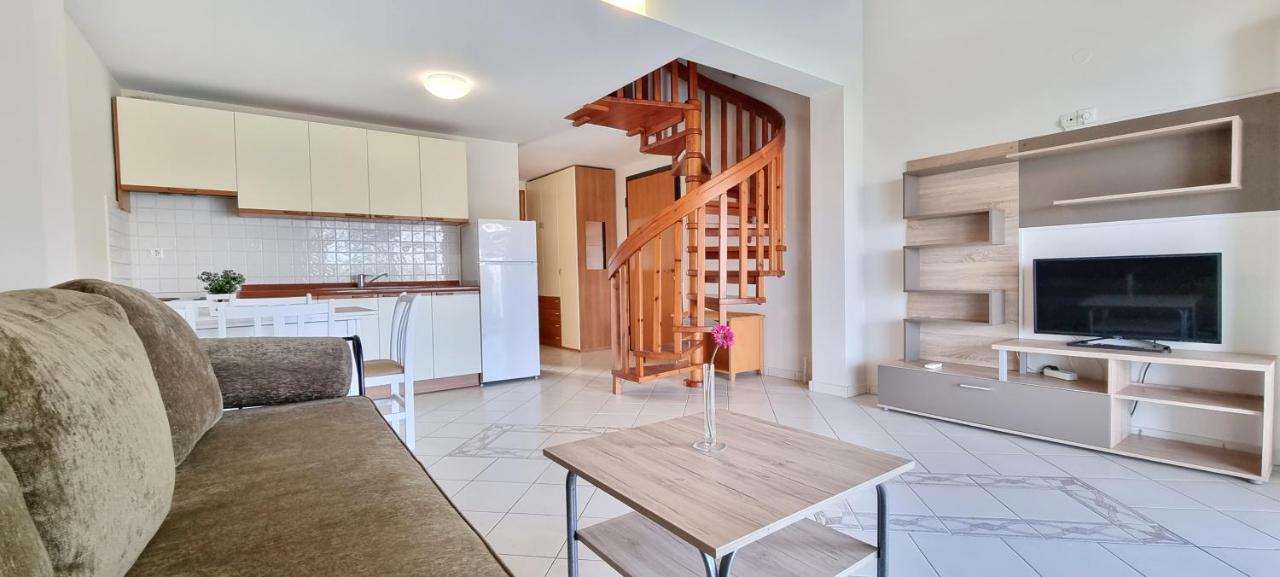 Bungalow White Apartments 波利克罗诺 外观 照片